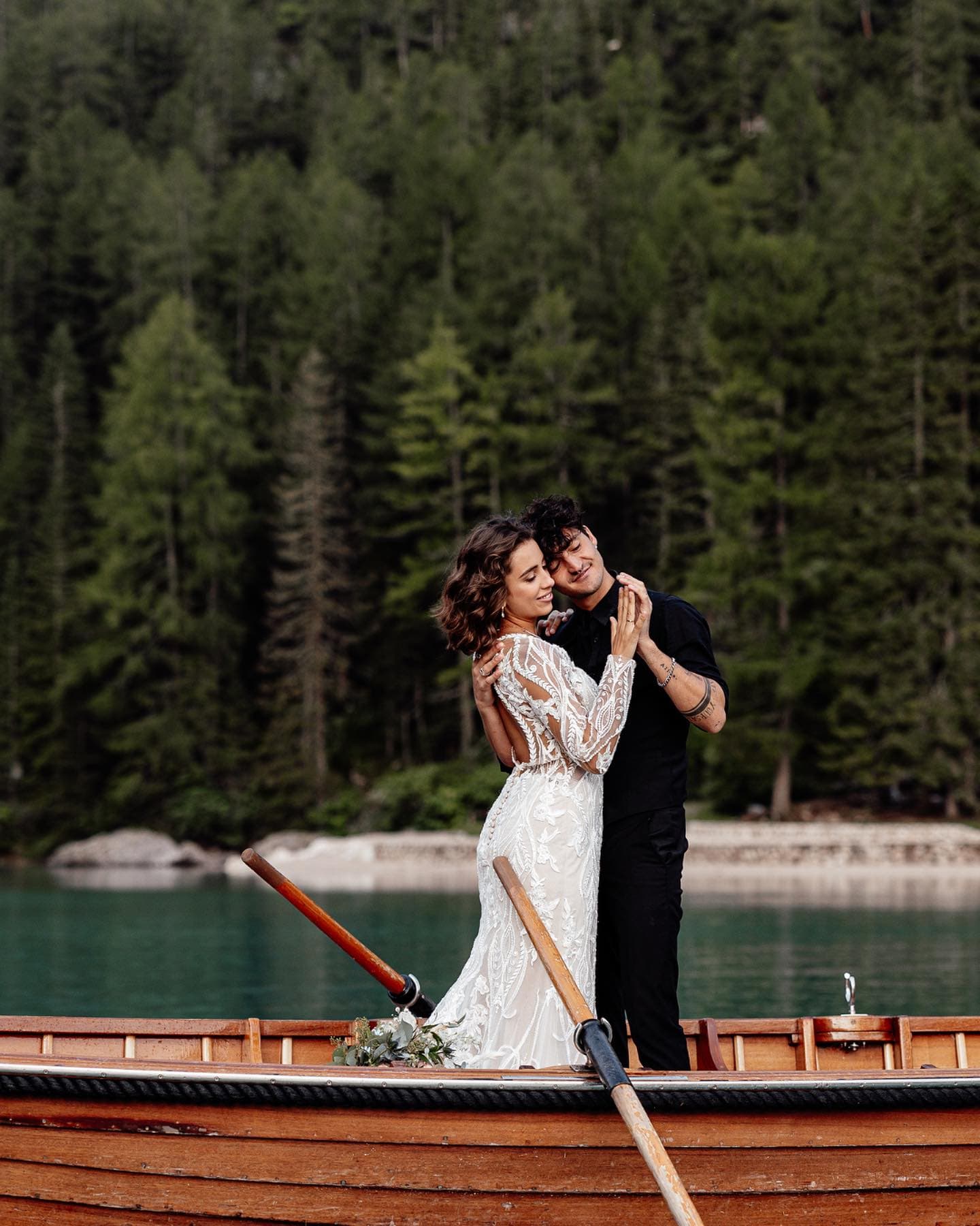 Zauberhafte Verlobungs- und Eheringe